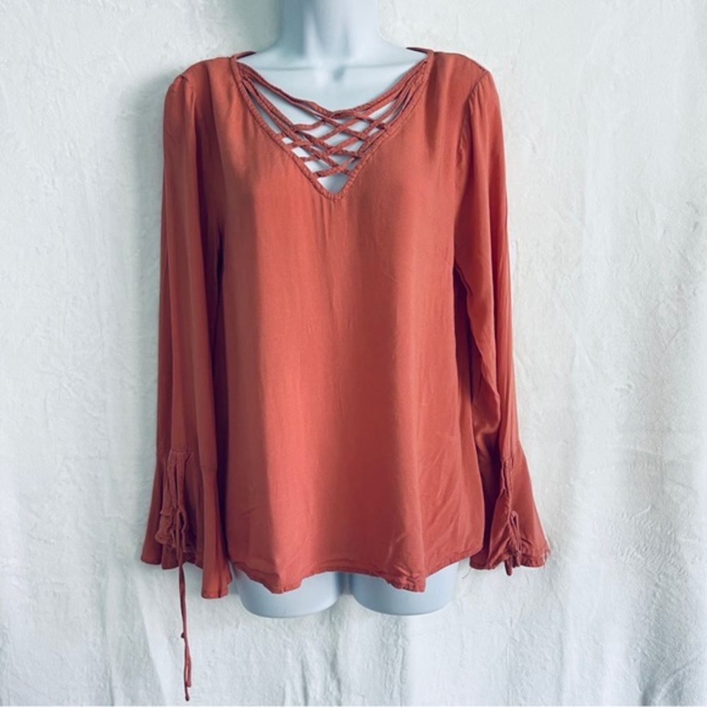 entro • Bell Sleeve Crisscross Blouse